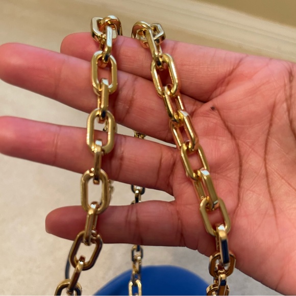 Tory Burch leather crossbody with gold chain - Picture 4 of 7